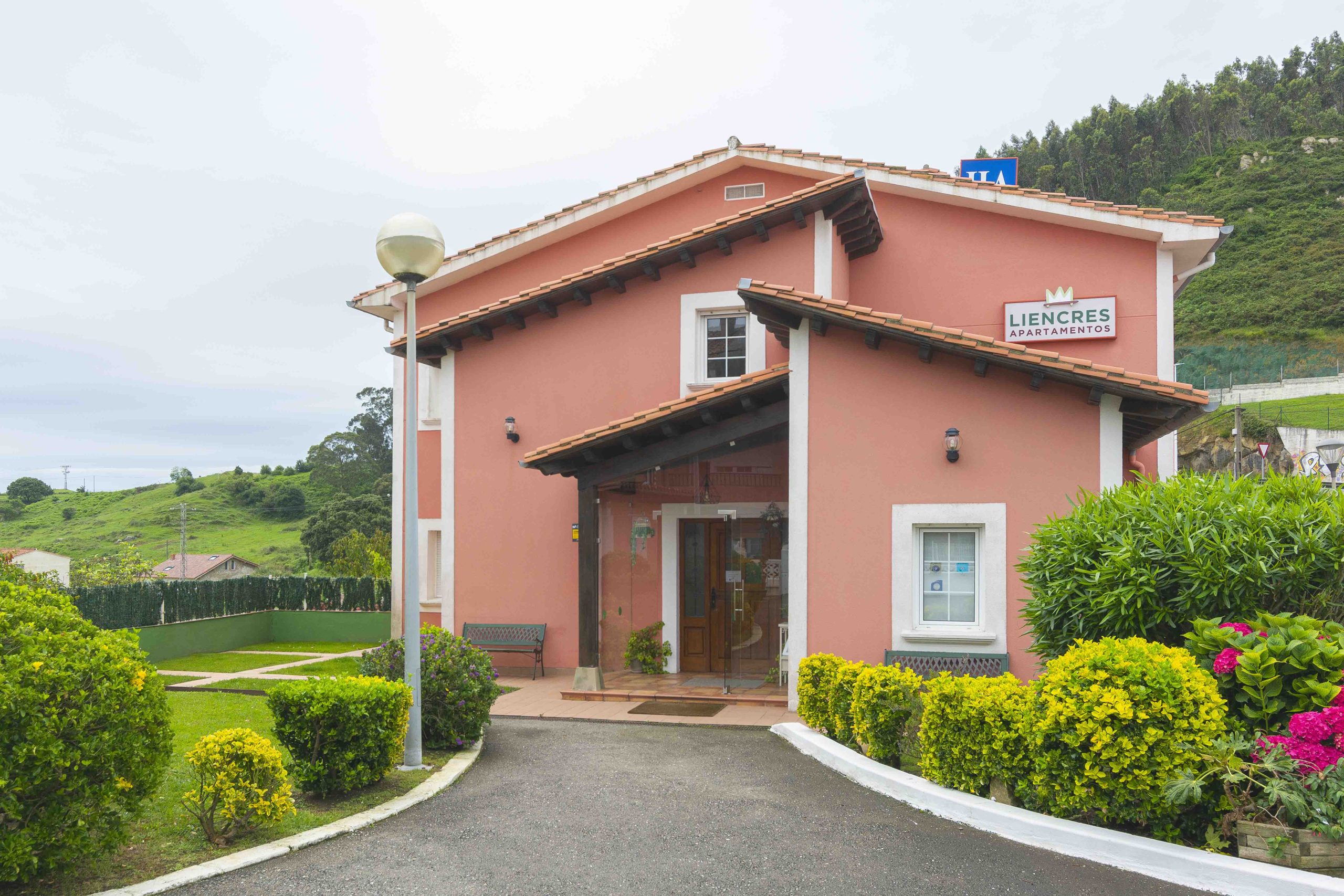 Exterior Liencres Apartamentos